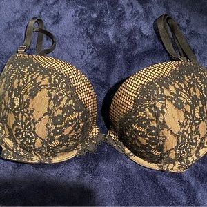 Victoria secret Bra . Size 34DD no tears, holes or gems missing. Beautiful